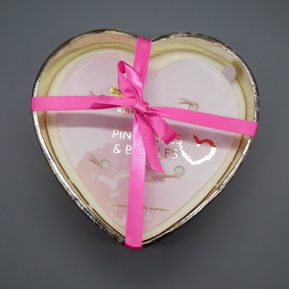 30 Oz  Scented 4 Wick Heart Soy Candle  Pink Roses & Bubbles NWT